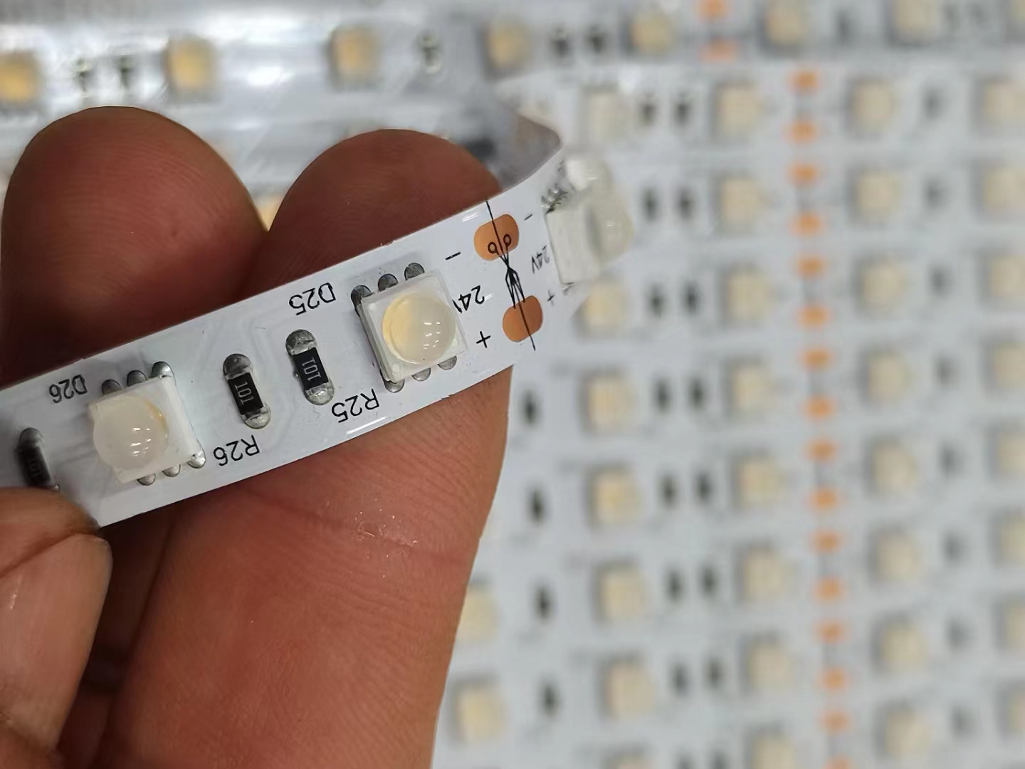 5050 led strip with lens.jpg